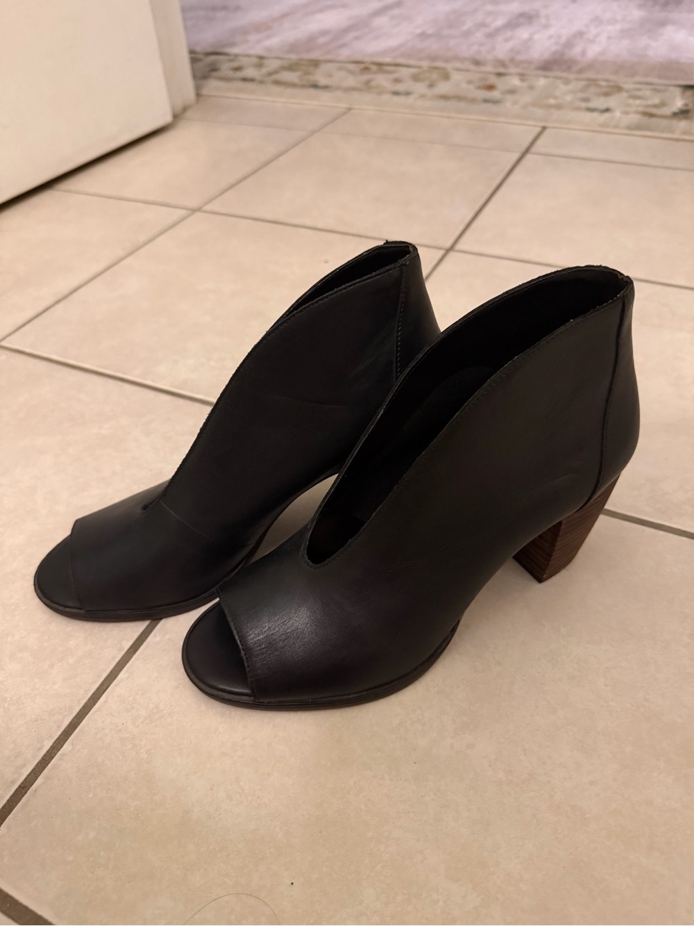 Womens Black Heel Booties 🖤
